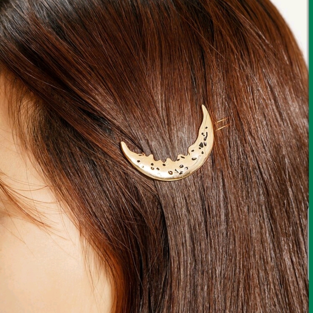 🆕GOLD MOON SHAPED HAIR CLIP 🌙